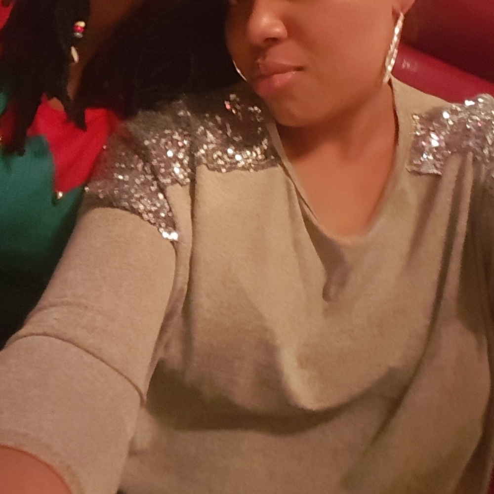Pretty sequin shoulder knit top - Picture 2 of 3